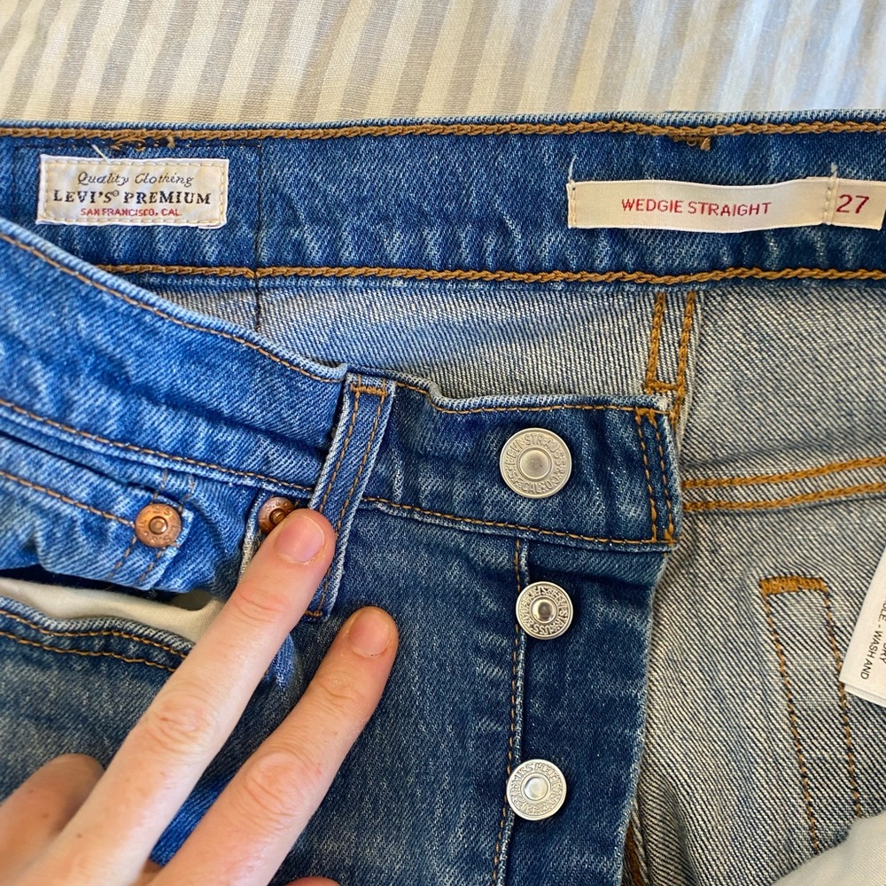 Levi’s Wedgie Straight Jeans - Picture 6 of 6